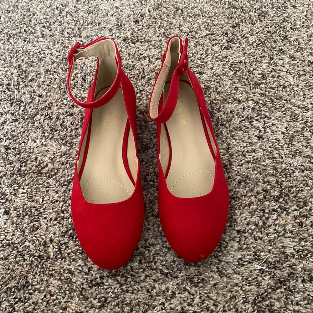 Red semi-raised flats